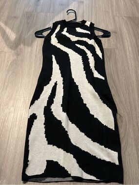 Sleeveless Zebra-Print Knit Dress in Black & White